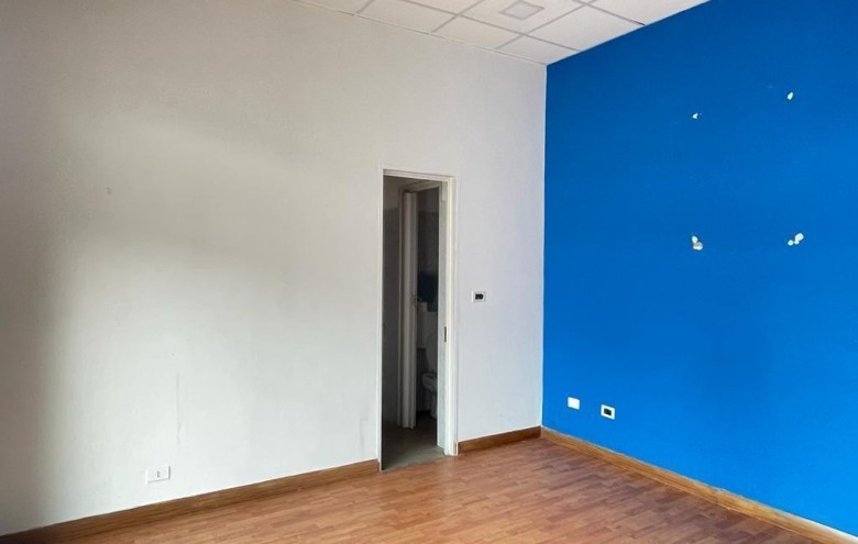 Fondo Commerciale in vendita a Massa