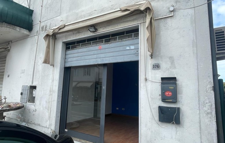 Fondo Commerciale in vendita a Massa