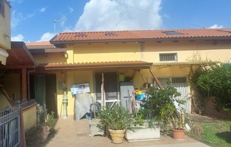 Casa semi indipendente in vendita a Massa