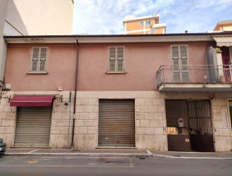 Fondo Commerciale in vendita a Massa