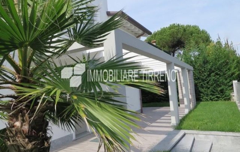 Villa singola in vendita a Montignoso