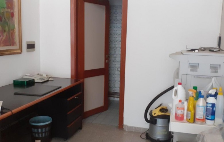 Fondo Commerciale in vendita a Massa