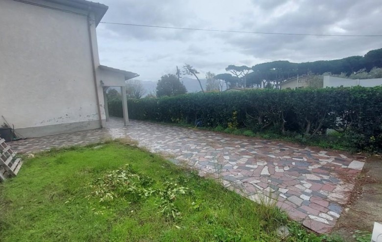 Casa semi indipendente in vendita a Massa