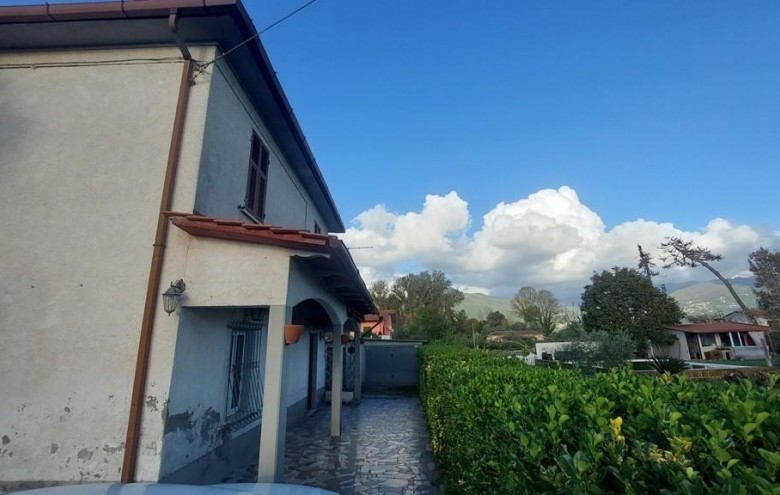 Casa semi indipendente in vendita a Massa