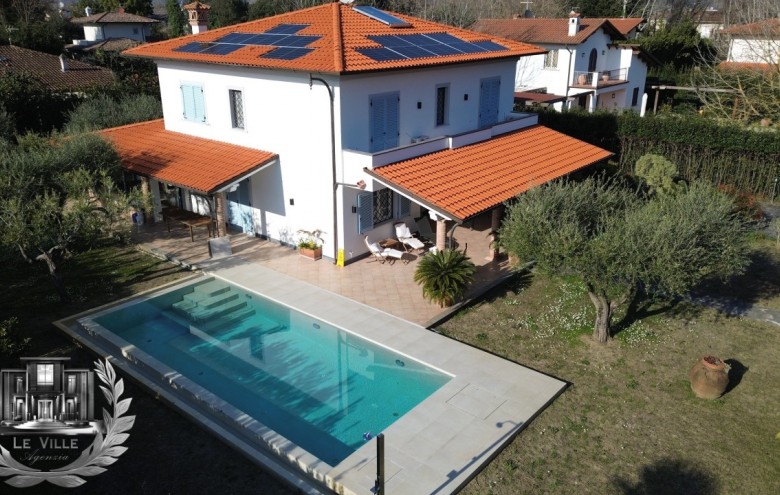 Villa singola in affitto a Pietrasanta