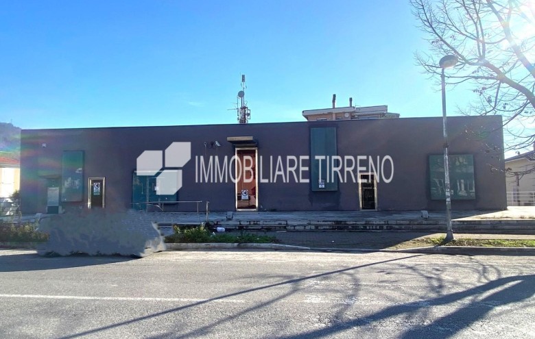 Ufficio in affitto a Massa