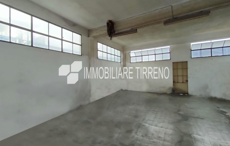 Capannone in vendita a Massa
