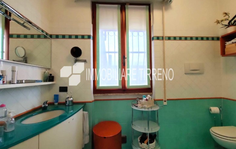 Capannone in vendita a Massa