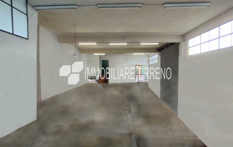 Capannone in vendita a Massa