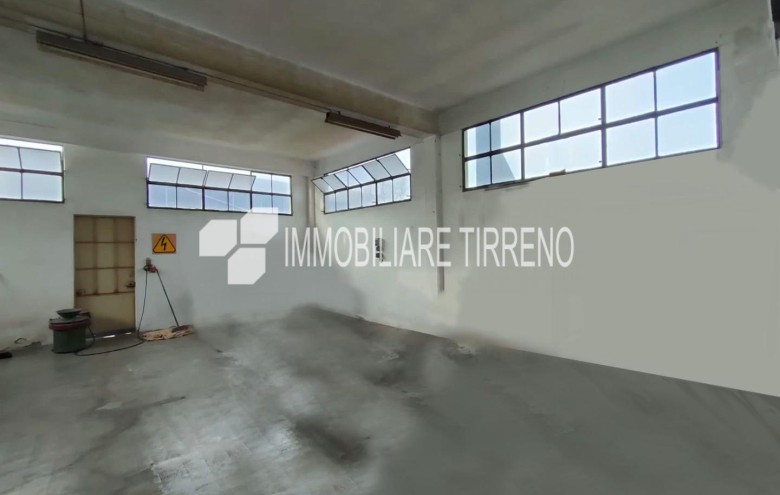 Capannone in vendita a Massa