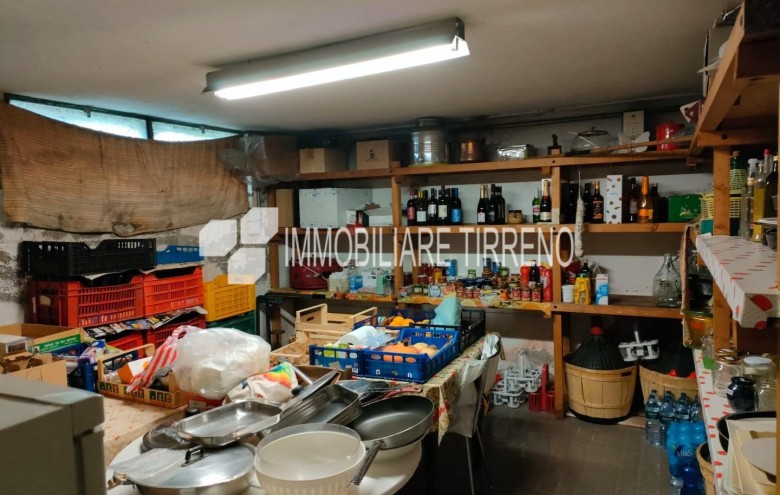 Capannone in vendita a Massa