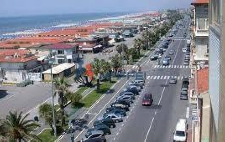 Stabile - Palazzo in vendita a Viareggio