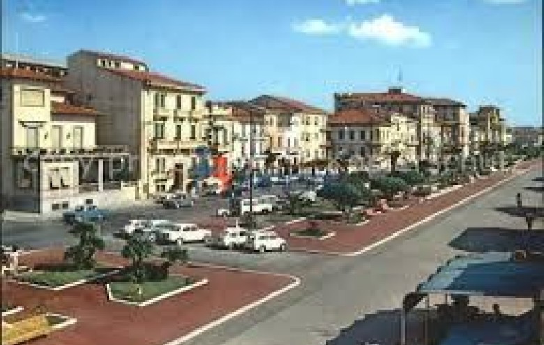 Stabile - Palazzo in vendita a Viareggio