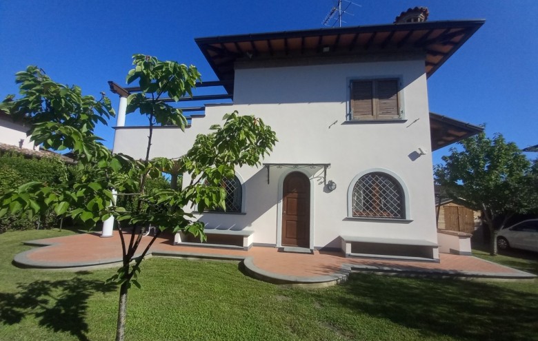 Villa singola in affitto a Pietrasanta