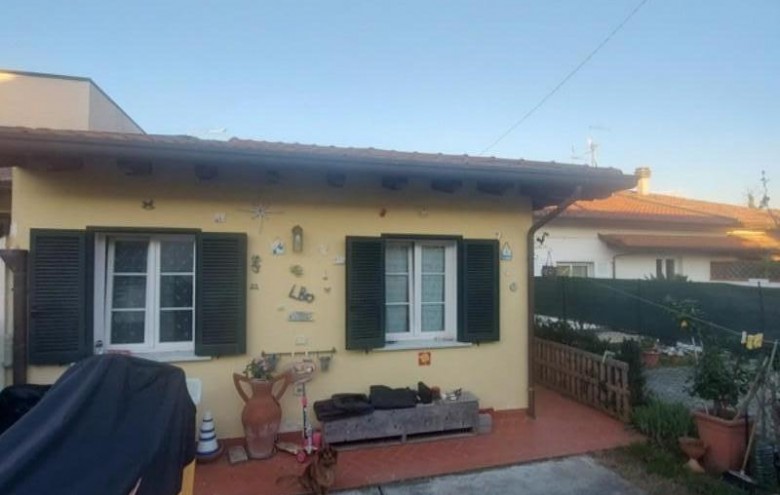 Casa semi indipendente in vendita a Massa