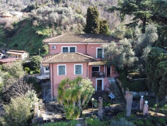 Villa singola in vendita a Massa