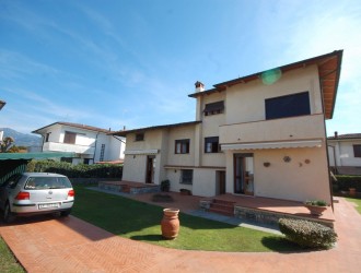 Villa singola in vendita a Marina di Pietrasanta