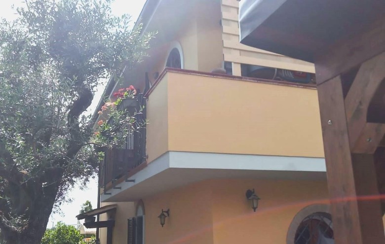 Bifamiliare in vendita a Montignoso