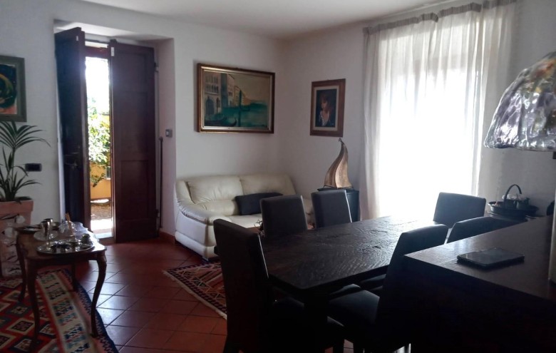 Bifamiliare in vendita a Montignoso