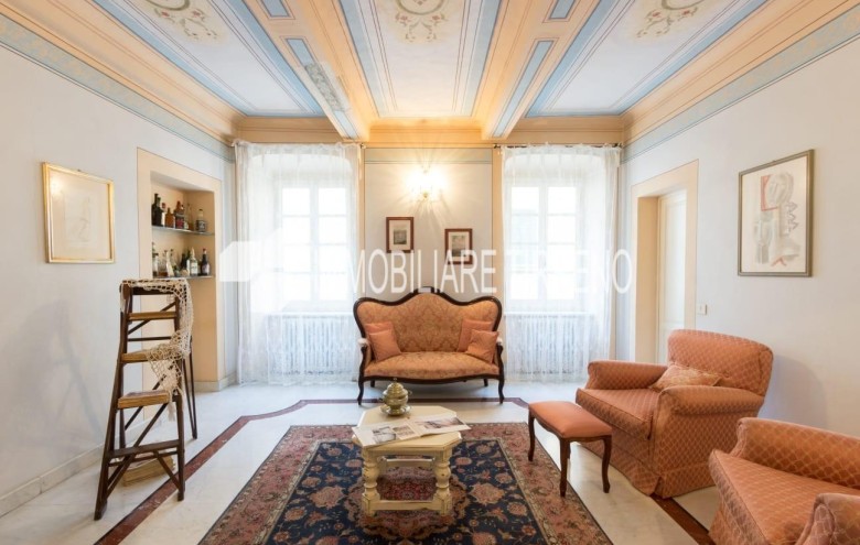 Porzione di casa in vendita a Massa