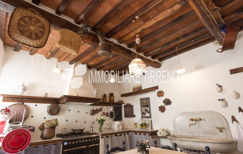 Porzione di casa in vendita a Massa