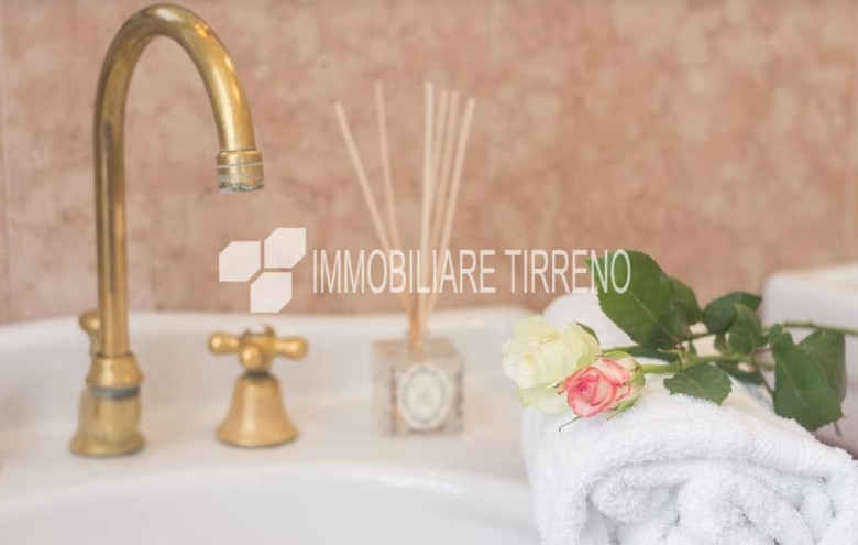 Porzione di casa in vendita a Massa