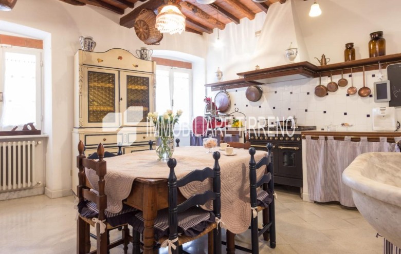 Stabile - Palazzo in vendita a Massa