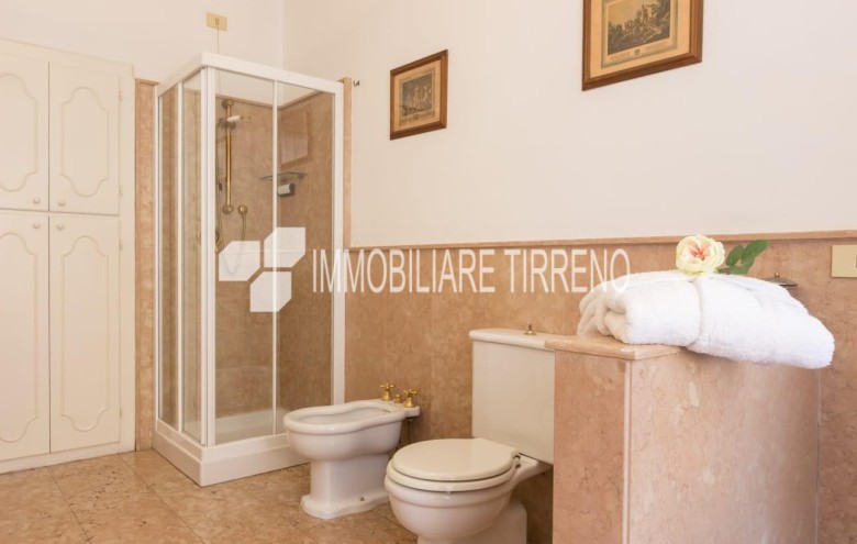 Stabile - Palazzo in vendita a Massa