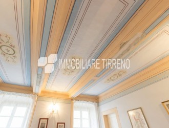 Stabile - Palazzo in vendita a Massa