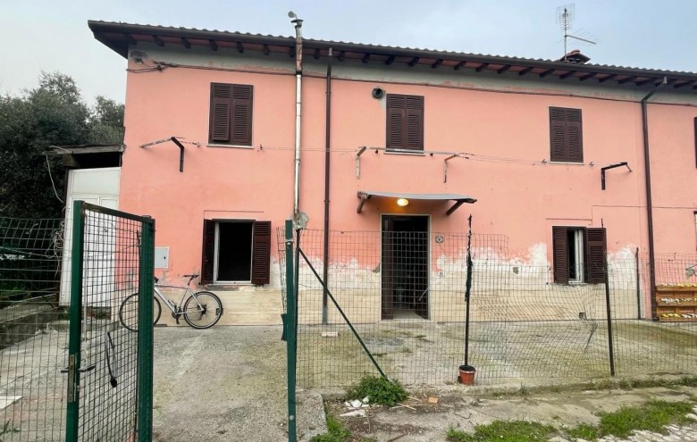 Casa semi indipendente in vendita a Carrara