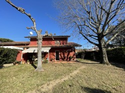 forte-dei-marmi-in-vendita-porzione-di-villa-con-giardino-rif-1254