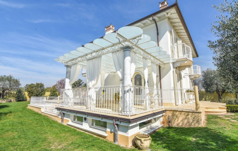 Villa singola in vendita a Pietrasanta