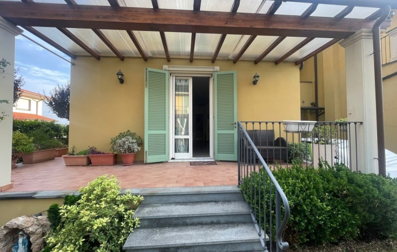 Bifamiliare in vendita a Camaiore