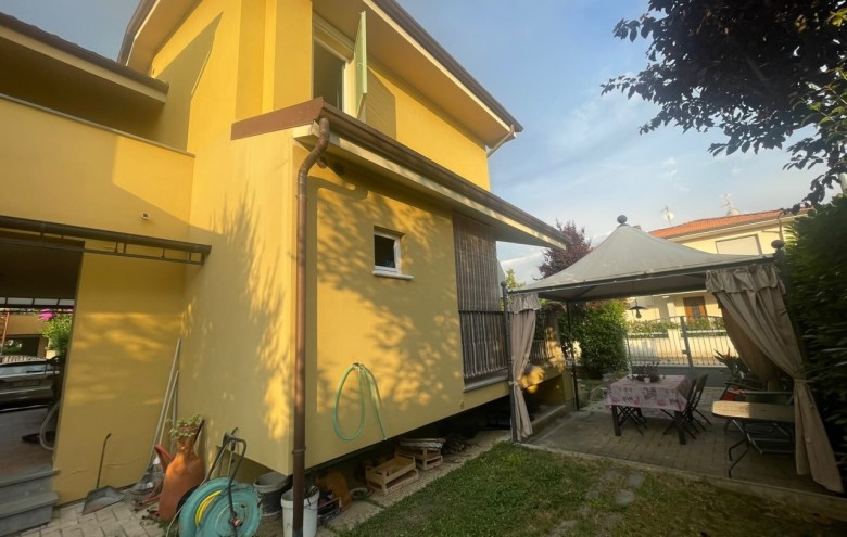 Bifamiliare in vendita a Camaiore