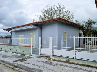 Villa singola in vendita a Marina di Massa