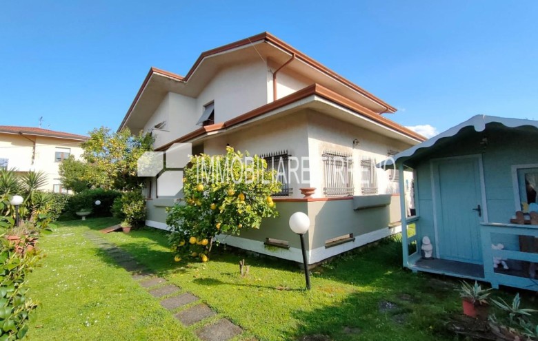 Villa singola in vendita a Massa