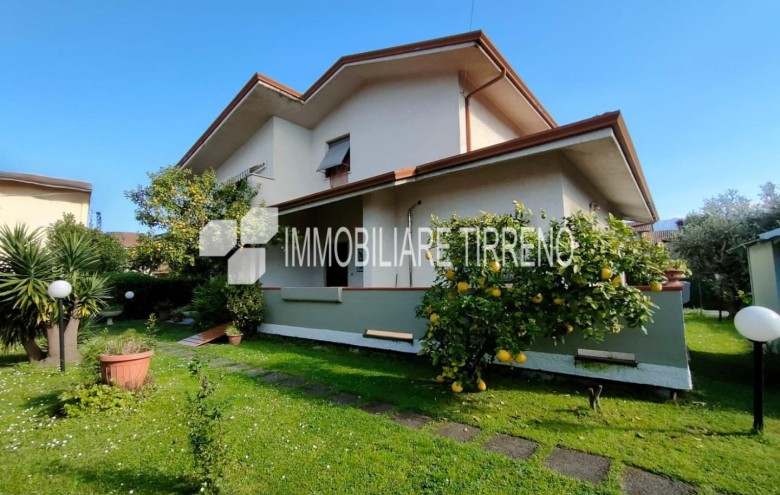 Villa singola in vendita a Massa