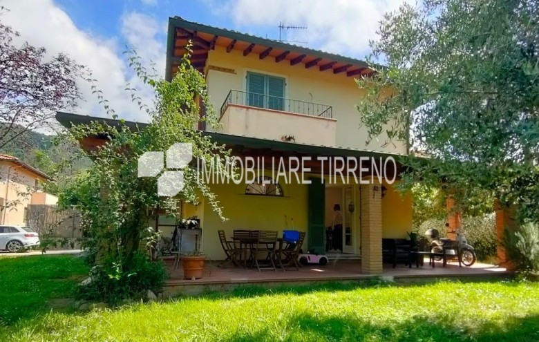 Villa singola in vendita a Massa