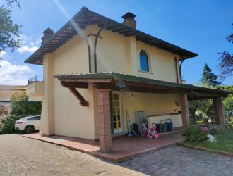 Villa singola in vendita a Massa