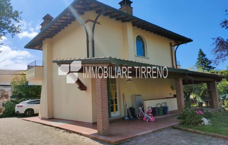 Villa singola in vendita a Massa