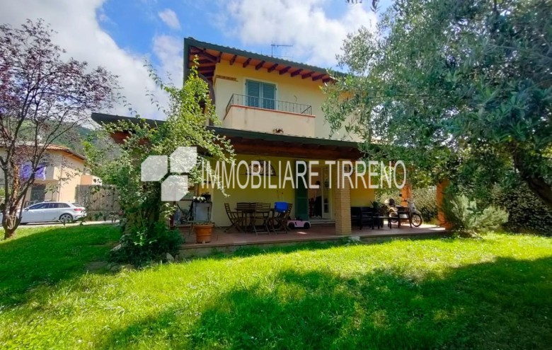 Villa singola in vendita a Massa