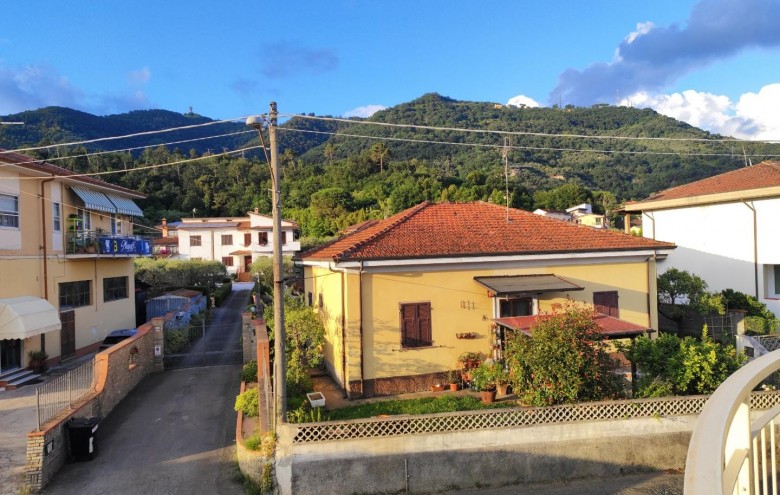 Casa semi indipendente in vendita a Carrara