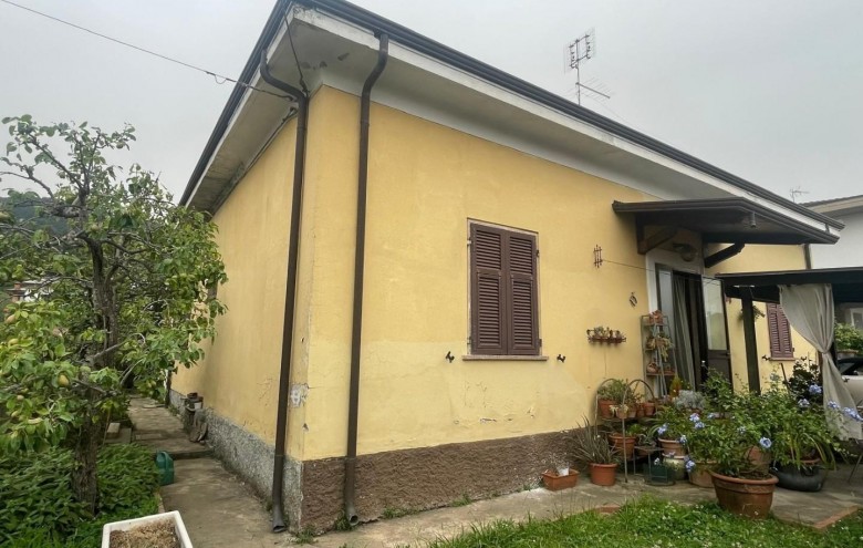 Casa semi indipendente in vendita a Carrara