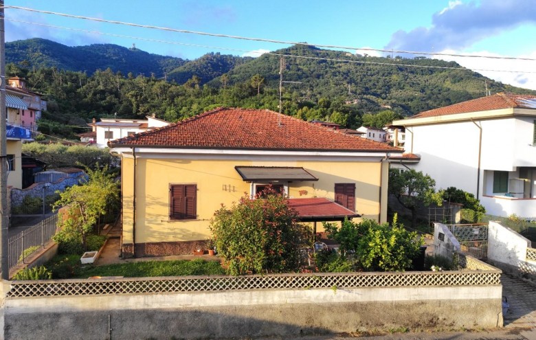 Casa semi indipendente in vendita a Carrara