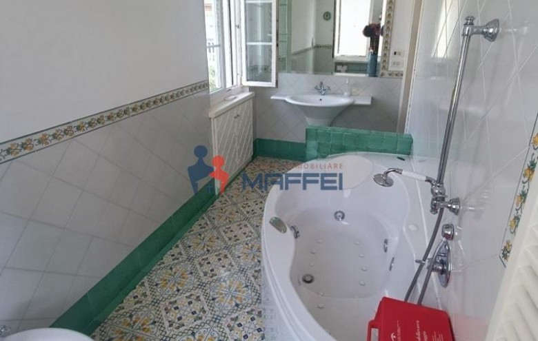 Bifamiliare in vendita a Viareggio