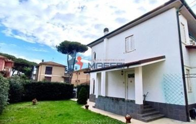 Bifamiliare in vendita a Viareggio