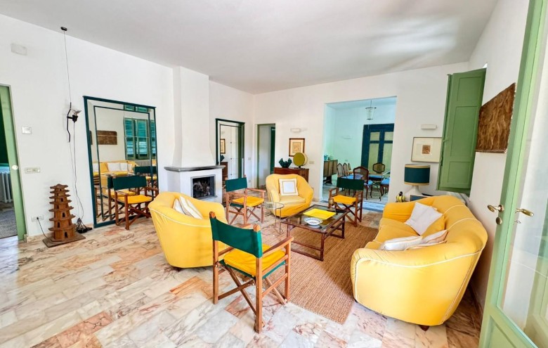 Villa singola in affitto a Massa