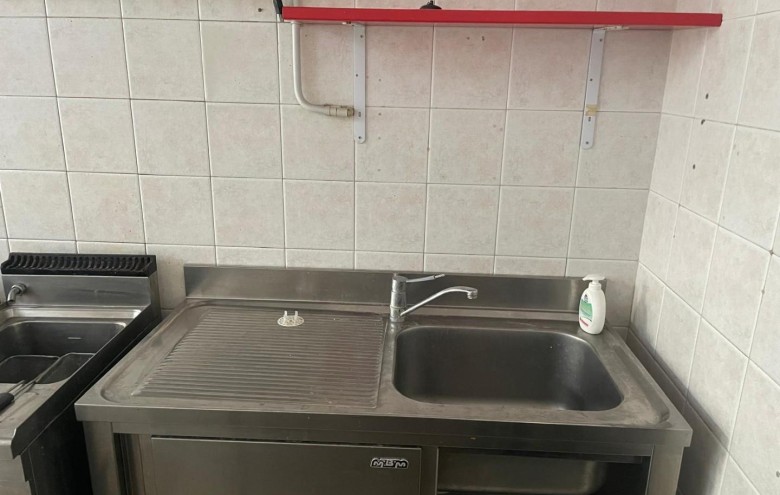 Fondo Commerciale in vendita a Massa