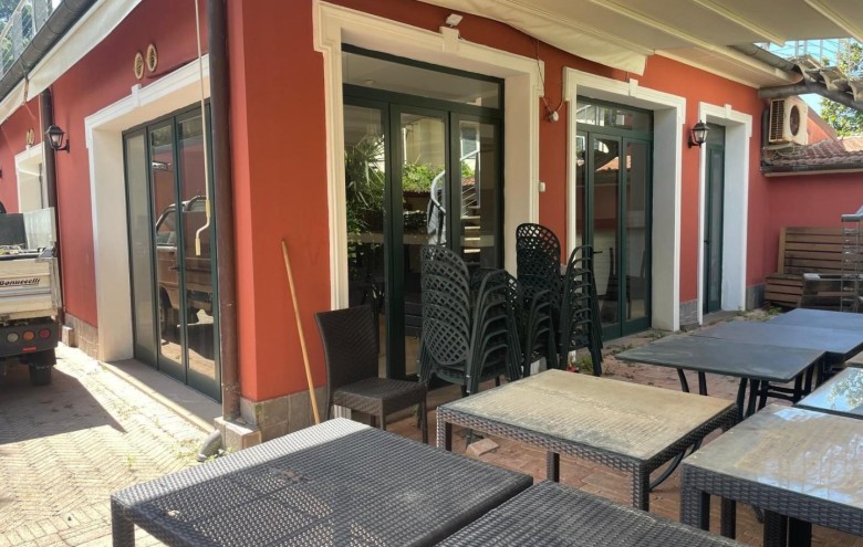 Fondo Commerciale in vendita a Massa