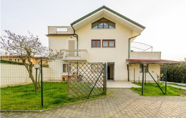 Bifamiliare in vendita a Montignoso